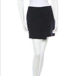 Oscar de la Renta Wool Skort. Black with blue lining.